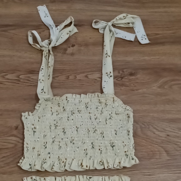 Yellow Skirt and Crop Top set Stretchy Material XSmall - Picture 4 of 6